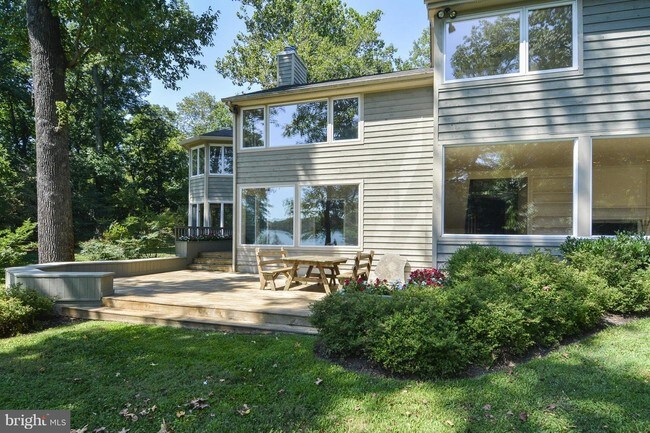 Foto del edificio - 1879 Whitehall Rd