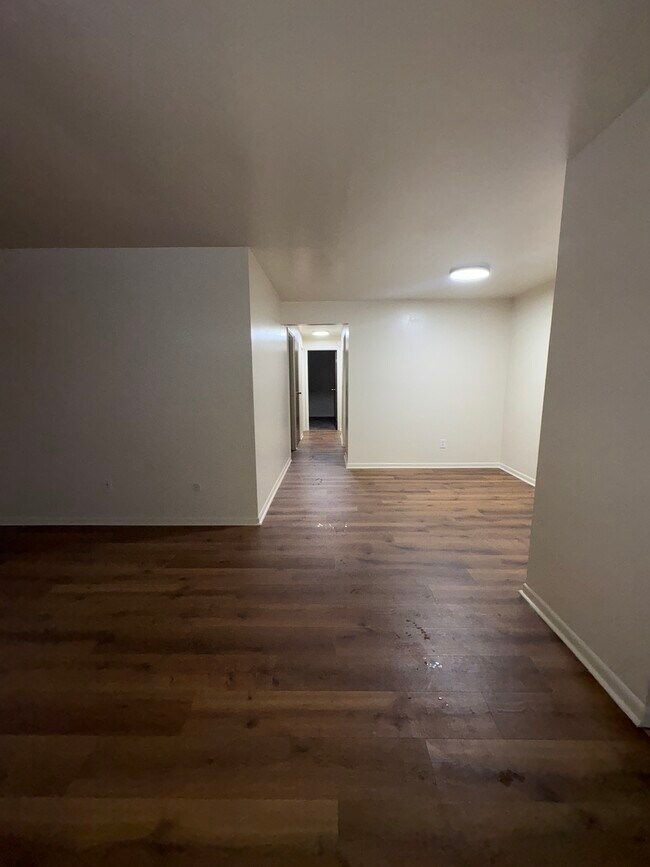 Fotografía del edificio - 5317 Greencroft Dr