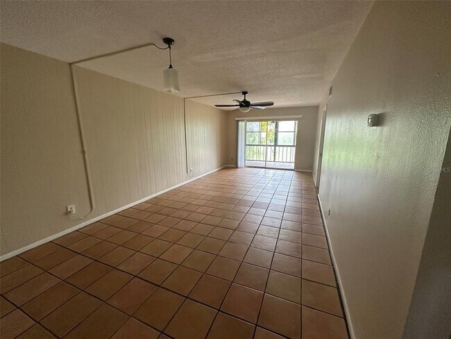 Building Photo - 1650 Pine Tree Ln