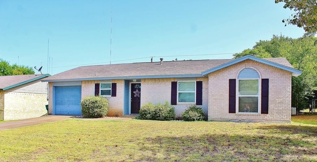Primary Photo - 307 W Little Creek Rd
