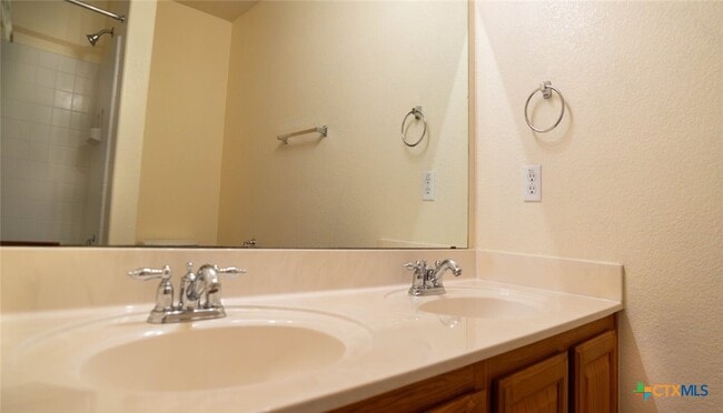 Building Photo - 6107 Bridgewood Dr