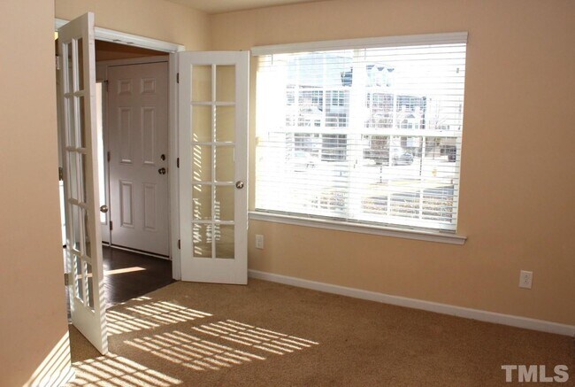 Foto del edificio - 6021 Kentworth Dr