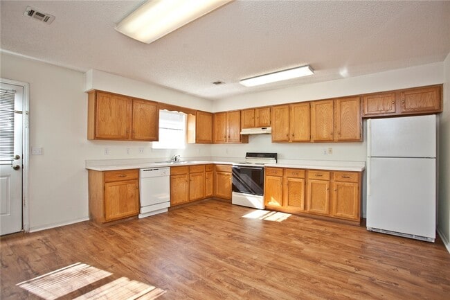 Building Photo - 58 Holly Dr