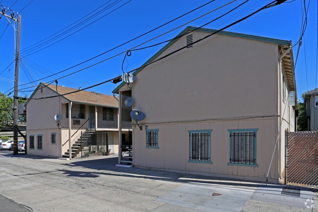 Building Photo - Carol Manor