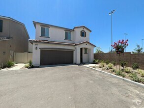 Building Photo - 2035 Bergamot St