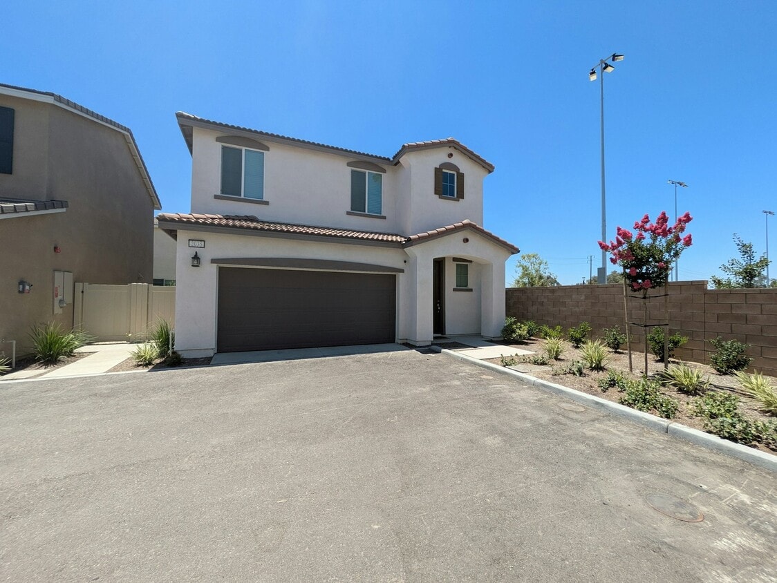 Primary Photo - 2035 Bergamot St