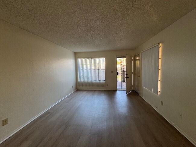 Foto del edificio - 700 E Mesquite Ave