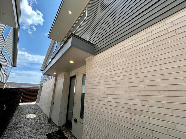 Foto del edificio - 2204 Lola Ct