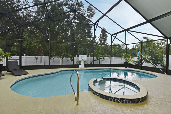 Foto del edificio - 4 Bedroom 2.5 Bath, Waterford Lakes,  Pool...