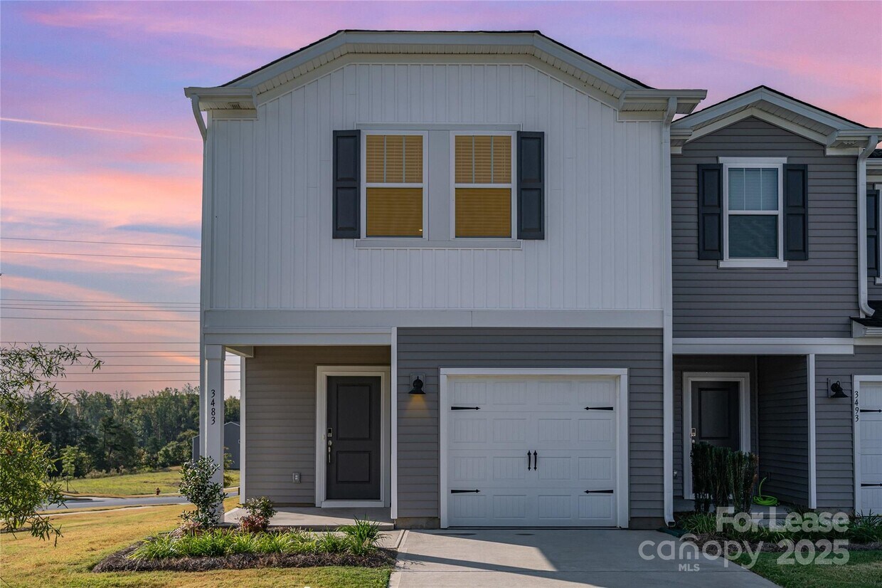 Foto principal - 3483 Backwater St