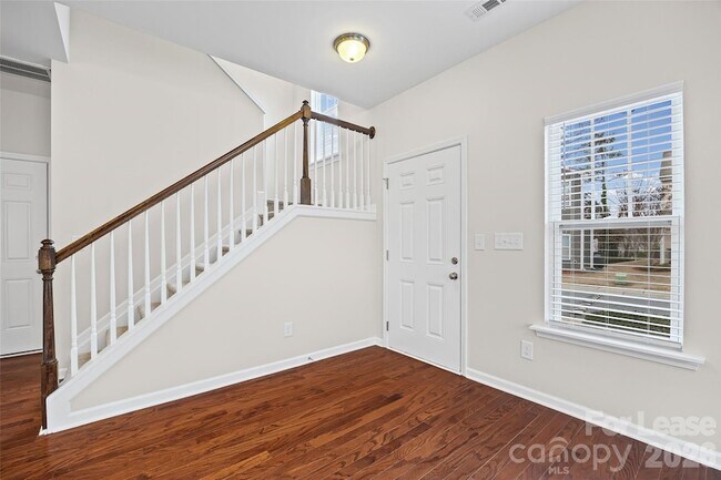 Foto del edificio - 7333 Adare Mews Rd