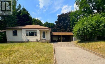 Building Photo - 148 Abraham St