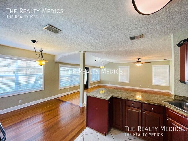 Foto del edificio - 1332 W Princeton St