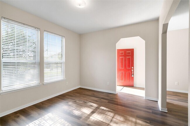 Foto del edificio - 8810 Willow Spur Dr