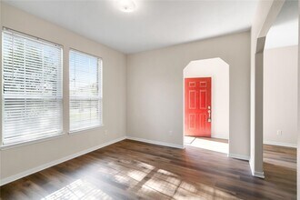Building Photo - 8810 Willow Spur Dr