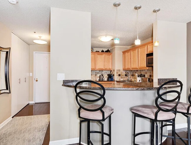 Building Photo - 111 W Maple St