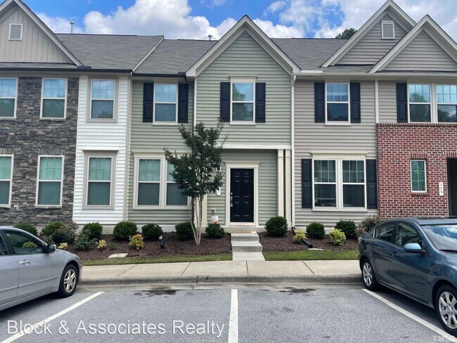3 br, 2.5 bath House - 117 Holly Berry Lane photo'
