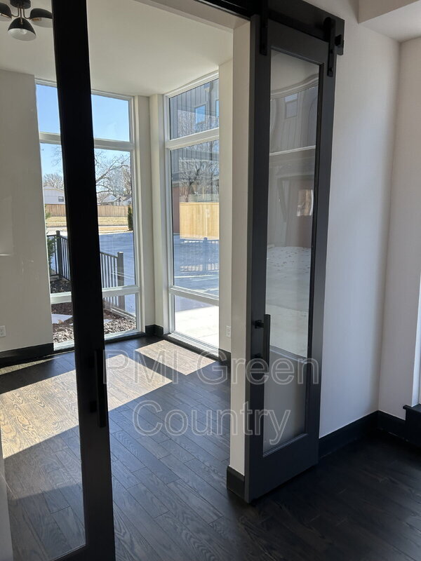 Foto del edificio - 410 N 1st St