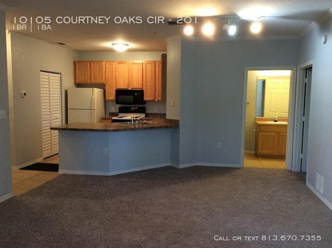 Foto del edificio - 10105 Courtney Oaks Cir