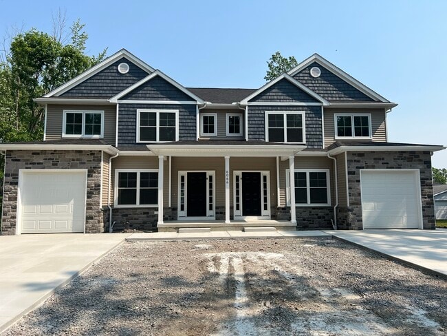 Casa adosada - 6066 New Taylor Rd