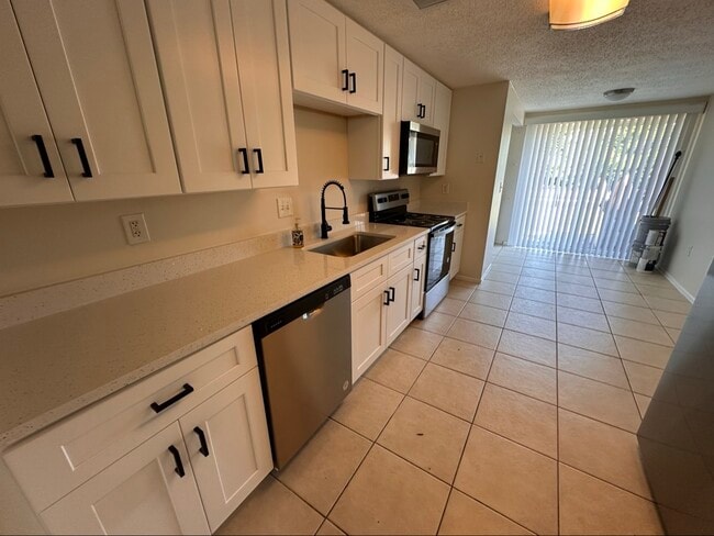 Building Photo - 7826 40th Avenue Dr W