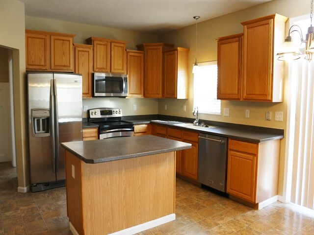 Building Photo - 160 Chestnut Estates Drive