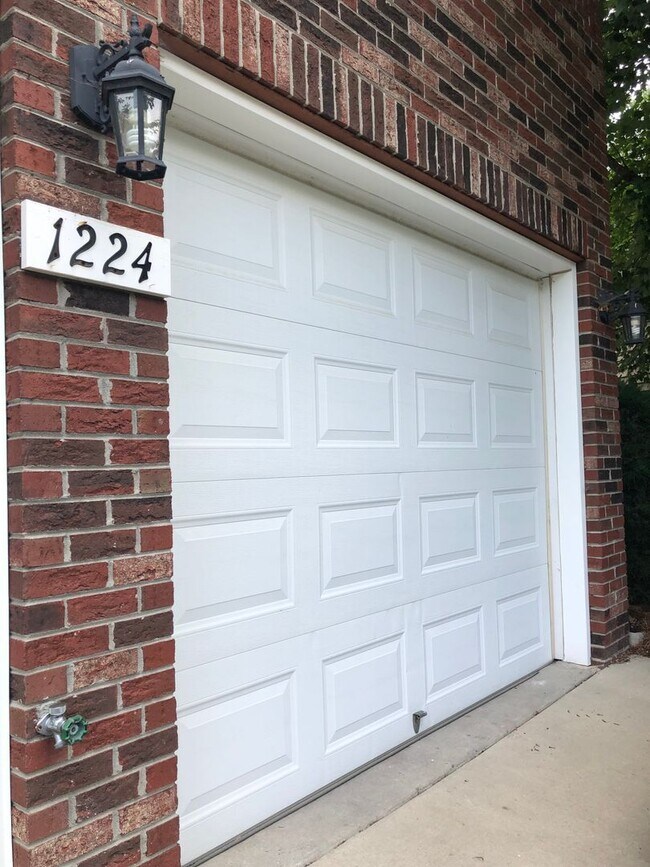 Foto del edificio - Available for immediate move in - Gorgeous...