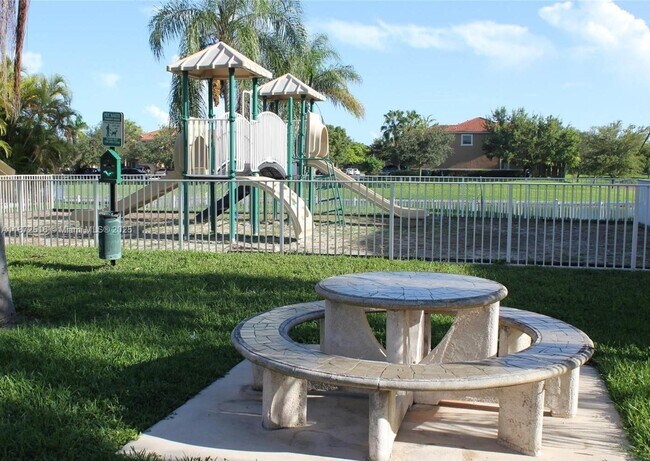 Foto del edificio - 8520 SW 212th St