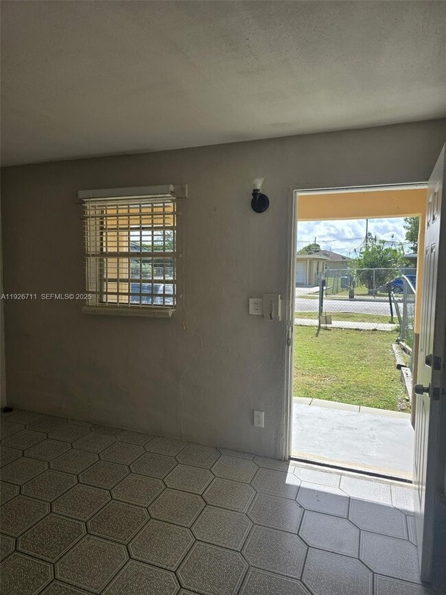 Building Photo - 914 NW 15th St