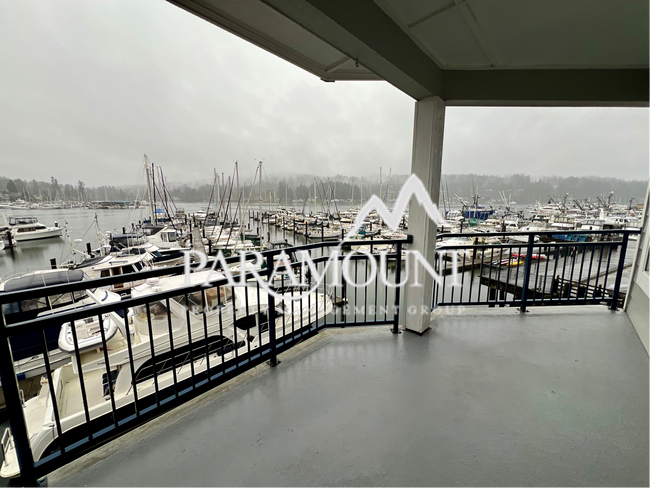 Building Photo - Stunning 3 Bedroom Condo on the Marina!