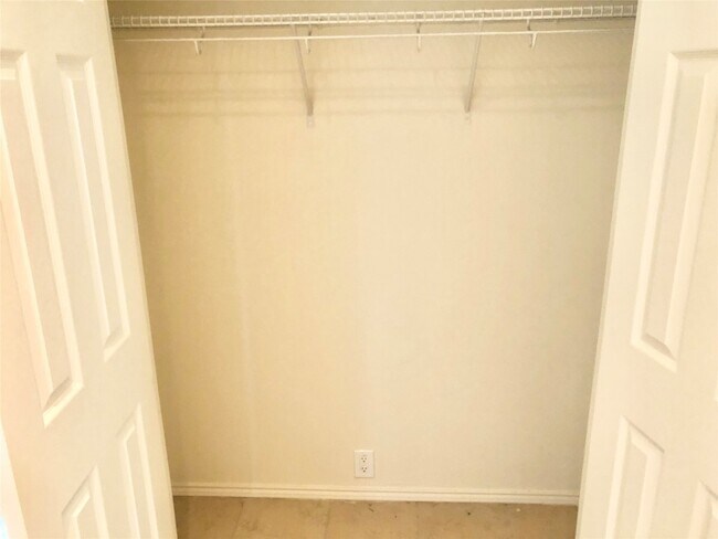 Foto del edificio - 2327 Walnut Fair Ln