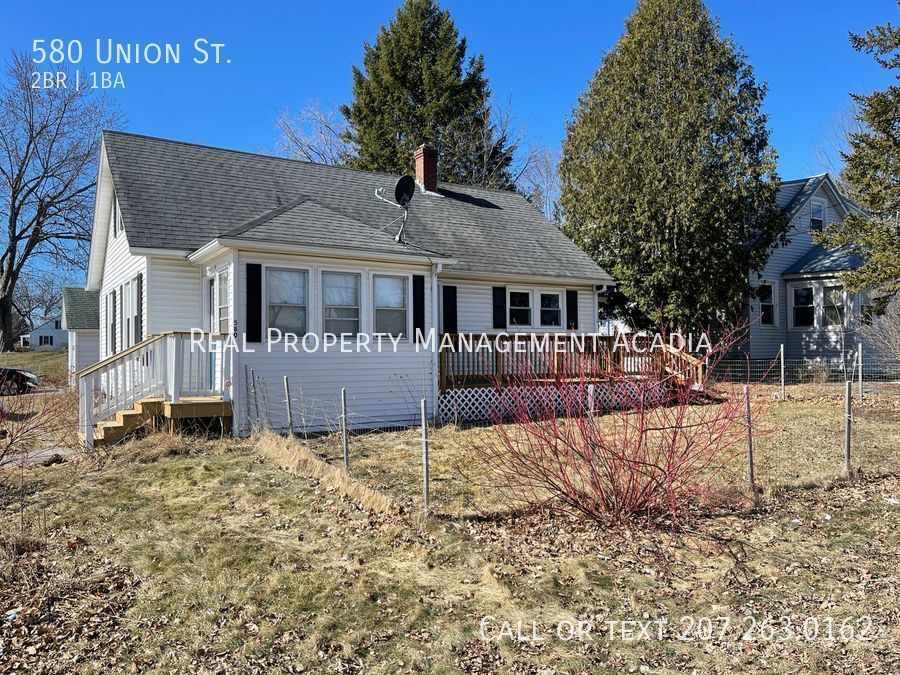 Primary Photo - Great Home, Centrally Located in Bangor wi...