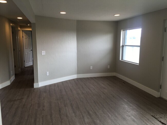 Foto del edificio - Three Bedroom Townhome;  Farmington, 1,100...