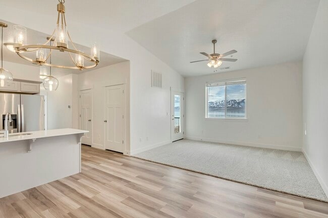 Building Photo - 667 N 380 W