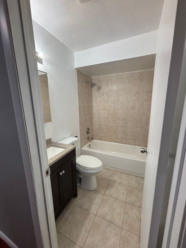 Foto del edificio - 577 Berlant Ave