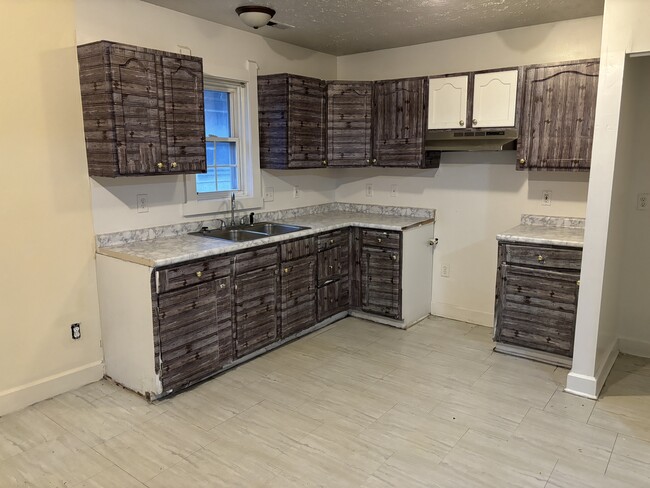 Foto del edificio - 2433 N Kenwood Ave