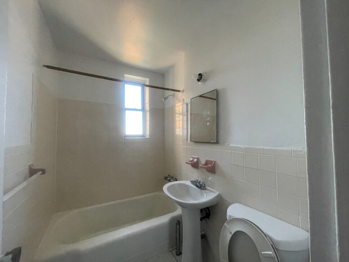 Building Photo - 147-25 Northern Blvd