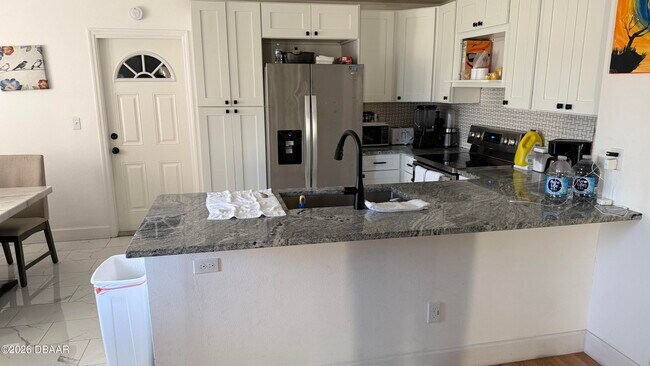 Foto del edificio - 215 Woodland Ave