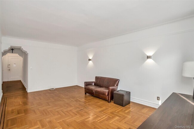 Foto del edificio - 35-40 82nd St