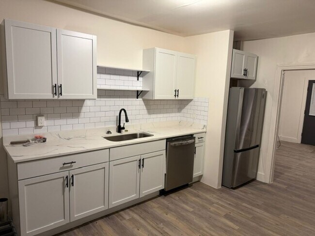 Building Photo - Renovated 3–4BR Townhome | $1,495 | Available Now