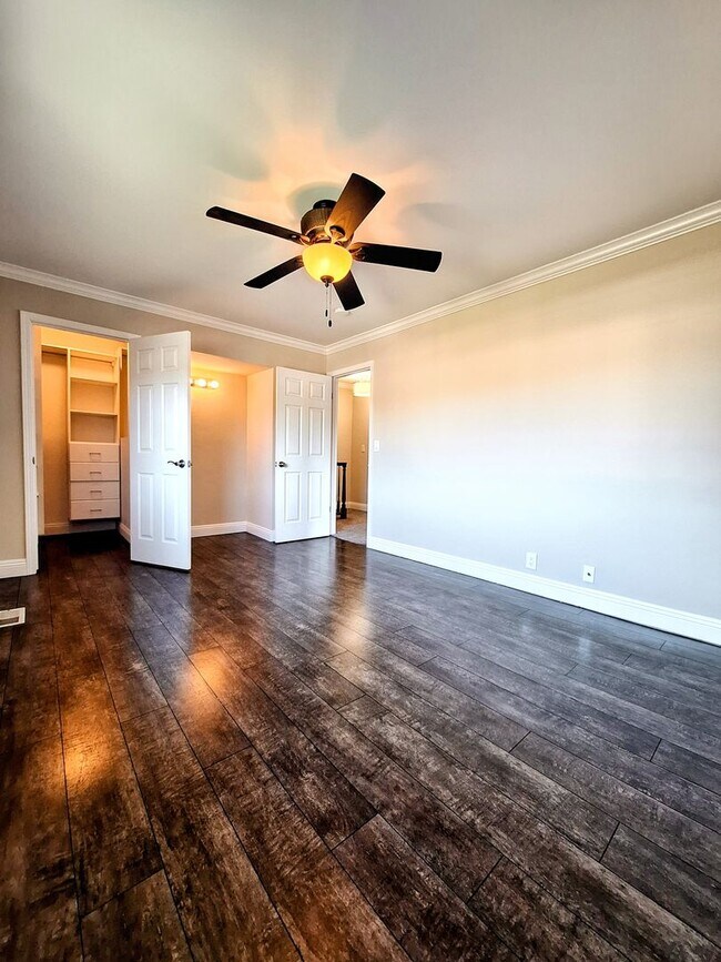 Foto del edificio - Beautifully Remodeled Two-story 2bd Condo ...