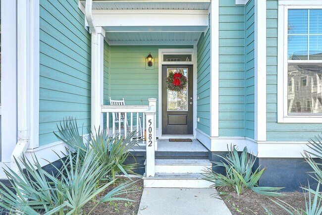 Building Photo - New Townhome in Park Circle!