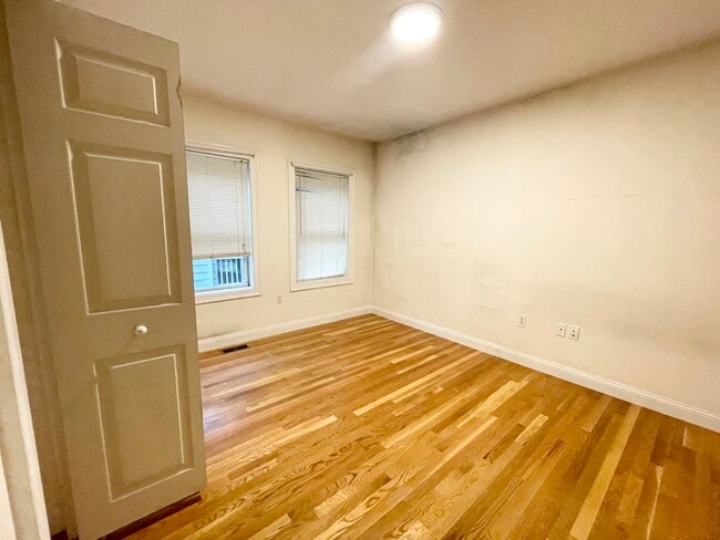 Foto del edificio - 128 Hillside St