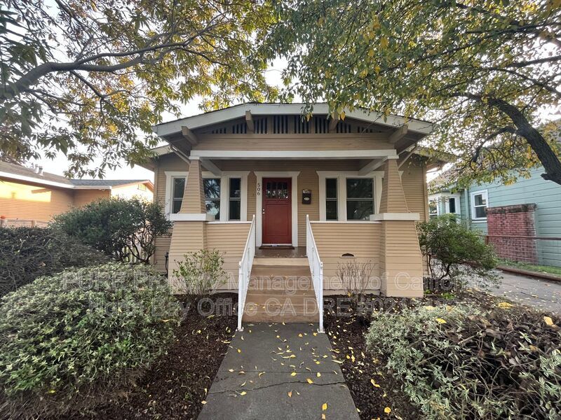 Primary Photo - 506 Earle St