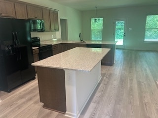 Building Photo - 41381 Rosewood Ln