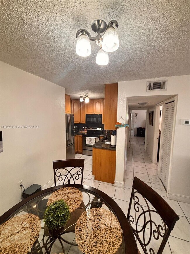 Foto del edificio - 2565 W 56th St