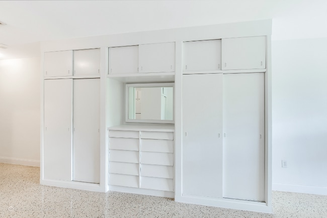 Building Photo - 33 Salamanca Ave