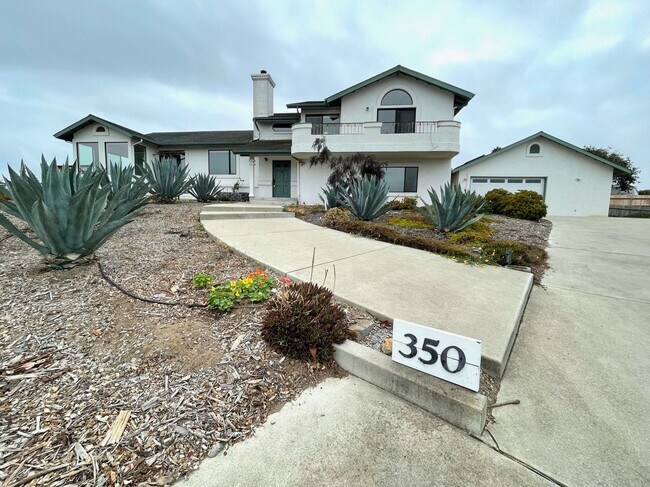 Building Photo - Custom Built 4 Bedroom Home on a Large Gro...