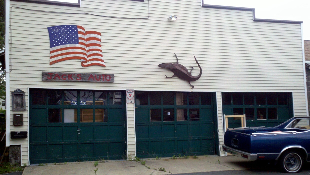 Garage - 810 Capouse Ave