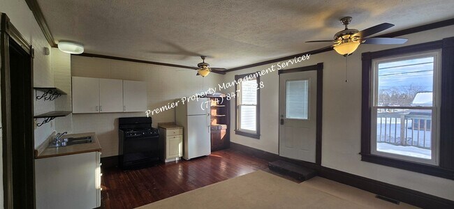 Foto del edificio - 102 S Main St